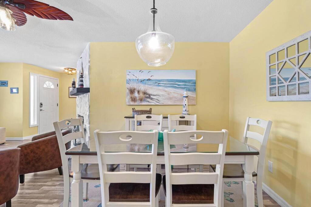 Perfect For Family Gatherings With A Heated Pool! - Clearwater'S Clear Choice エクステリア 写真